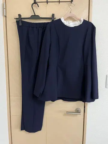 L 플라스테 프릴 칼라 2WAY 페플럼 셋업 네이비