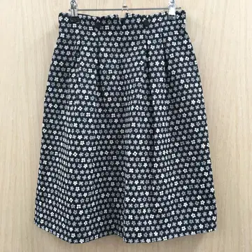 엠즈 그레이시 꽃무늬 라메 스커트 F0901A16