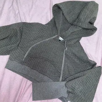 MELT THE LADY 그레이 크롭 후드티 퀼팅