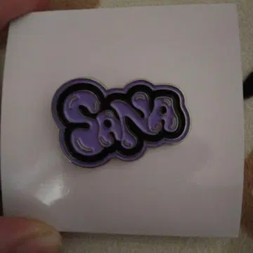 SANA 핀 배지 보라색