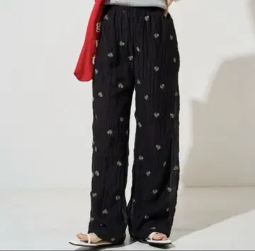 freaks store 자수 미니 꽃무늬 시어 와이드 팬츠 프리 사이즈