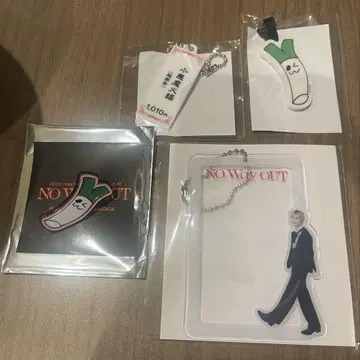 WayV 웨이션V NO Way OUT 랜덤 토이 핀 배지 양양
