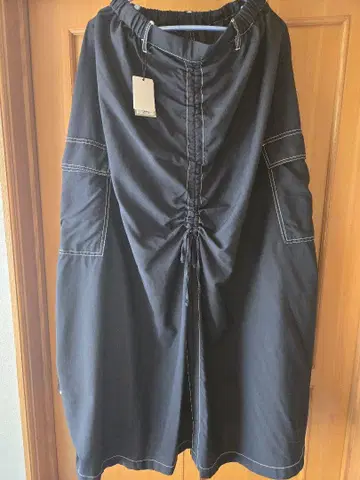 블랙 개더 포함 롱 스커트