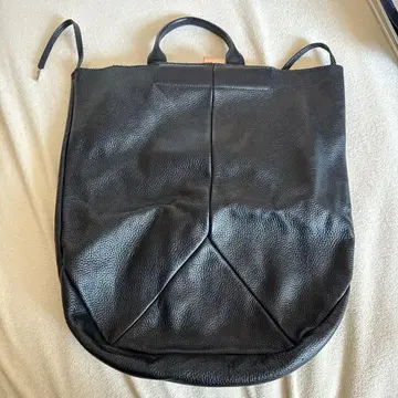Ecco ella tote