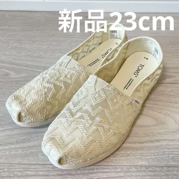 [ 새상품 ] TOMS 아이보리 자수 23cm