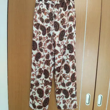 미사용 새상품 유나이티드 애로우즈 꽃무늬 팬츠 SM 가을/겨울 밴딩