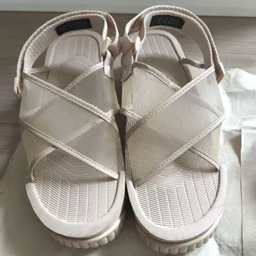 SHAKA ROSEBUD 콜라보 스포츠 샌들 25.0 베이지