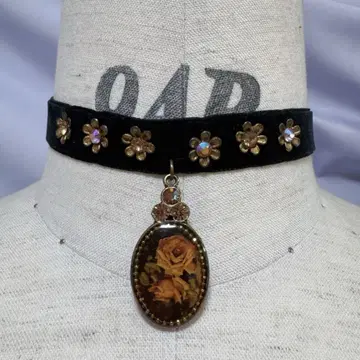 Michal Negrin 미하엘 네그린 리본 초커