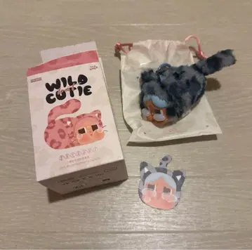 popmart 팝마트 wild but cutie crybaby