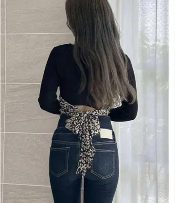 GYDA 레오파드 리본 상의