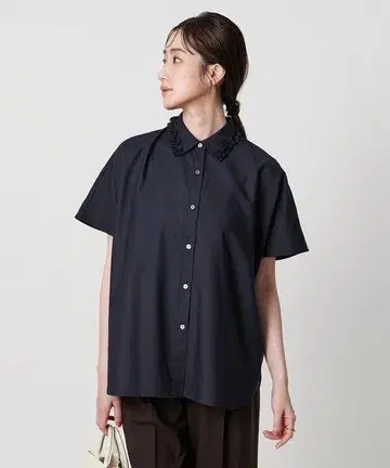 새상품 유나이티드 애로우즈 미니 프릴 네이비 반팔 셔츠