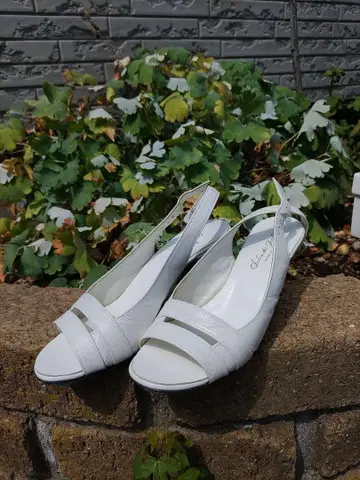 살롱 데 피에 가죽 슬링백 샌들 중간 힐
