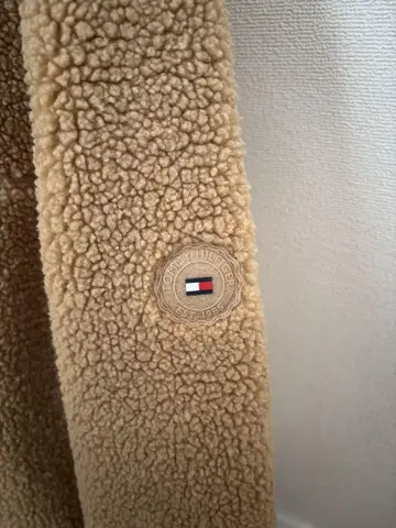 TOMMY HILFIGER 베이지 플리스 자켓
