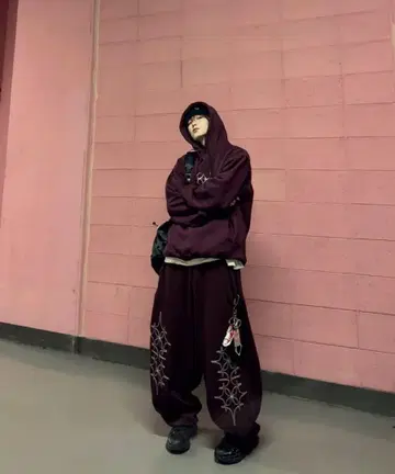 버건디 후드 부착 후드티