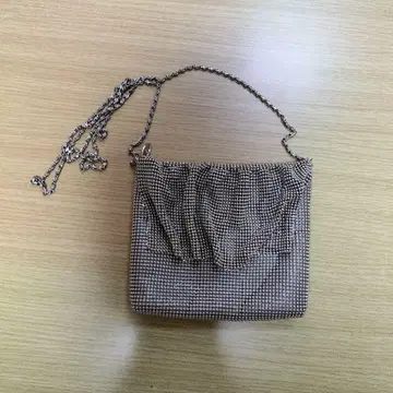 실버 메탈 비즈 클러치백