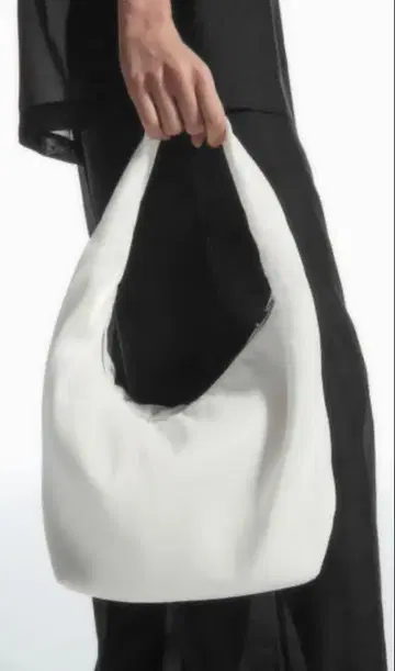 [ 새상품 ] COS MINI HIGH-SHINE SHOULDER BAG