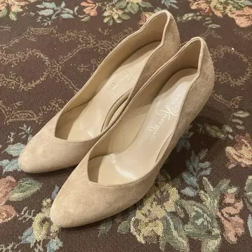 [ 새상품 미사용 ] 긴자 카네마츠 베이지 스웨이드 펌프스 힐 6cm