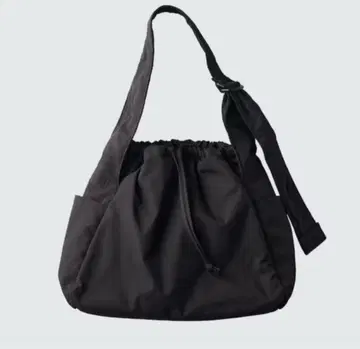 새상품급 UNIQLO C 소프트 퍼피 숄더백