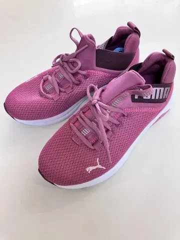 미사용 새상품 PUMA 핑크 스니커즈 22.5cm