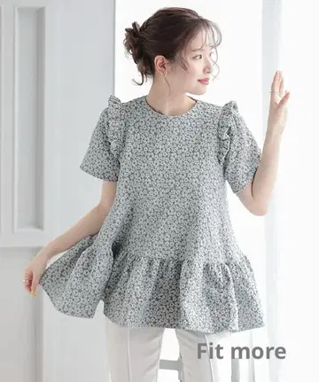 [ ZOZO 한정 상품 ] Fit more 플라워 자카드 티어드 상의