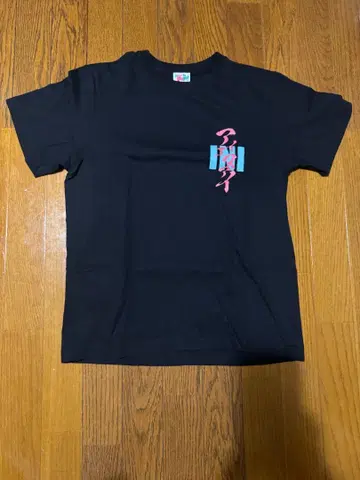 INI T셔츠 블랙 S 사이즈