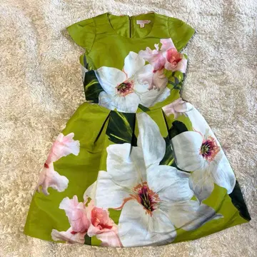 새상품급 TED BAKER 테드 베이커 플라워 프린트 플레어 원피스