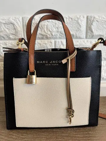 새상품급 MARC JACOBS 숄더백 블랙/아이보리