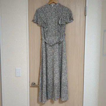 알아바일 꽃무늬 프릴 반팔 롱 원피스