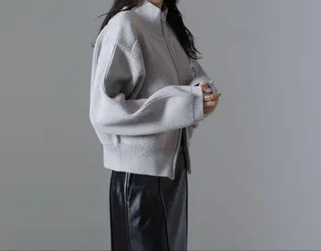 나노 유니버스 x PENNEYS 별주 TheFOX 하이넥 지퍼 니트