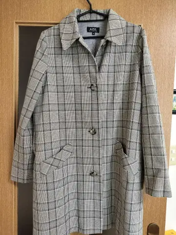 A.P.C 체크 코트