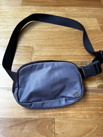 Lululemon 룰루레몬 바디백 퍼플 그레이