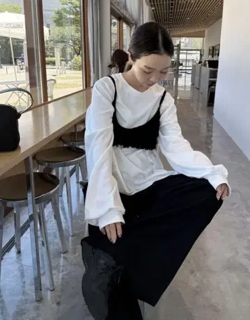 이번 시즌 미사용 새상품 셀렉모카 볼륨 오버 슬리브 티셔츠