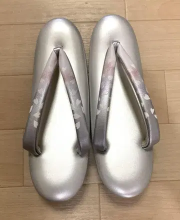 실버 꽃무늬 하나오 조리 웨지솔 M 사이즈