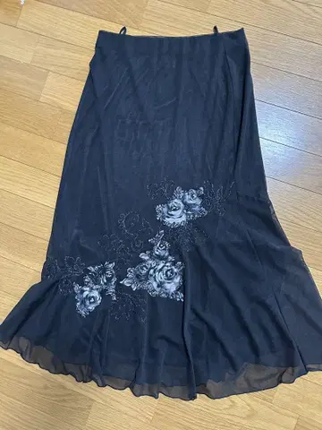 블랙 플레어 롱 스커트 꽃무늬 자수