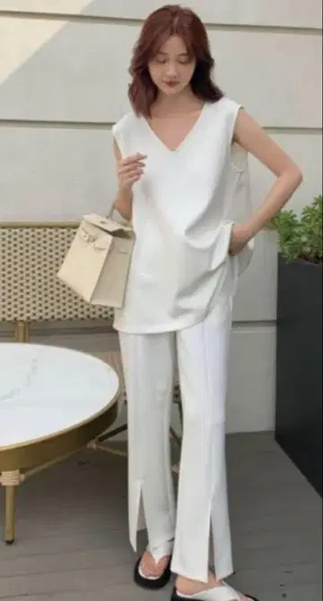 벌스데이 바쉬 M 사이즈 화이트 V넥 셋업