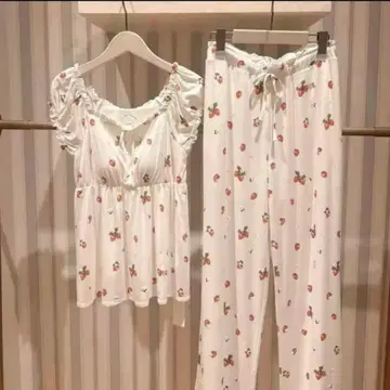 PIQUE 딸기 무늬 룸웨어 세트