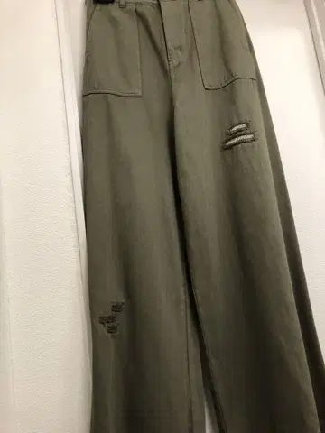 쿨 카레안의 팬츠