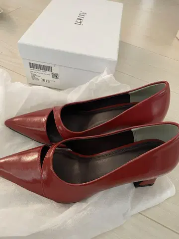 새상품 완판 ameri SIDE SLIT POINTED TOE PUMPS
