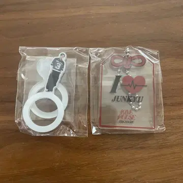 treasure 준규 아크릴 키링 반지 캡슐 토이