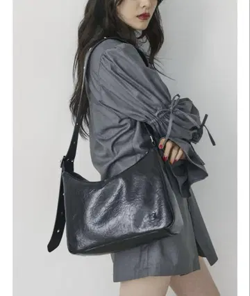jouetie 스터드 숄더백