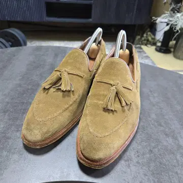 CROCKETT&JONES 올리브 그린 스웨이드 태슬 로퍼