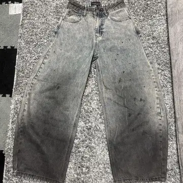 데미지 가공 그레이 와이드 데님 팬츠