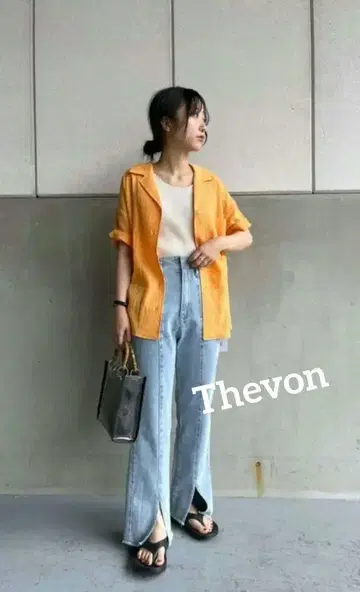Thevon 센터 슬릿 데님