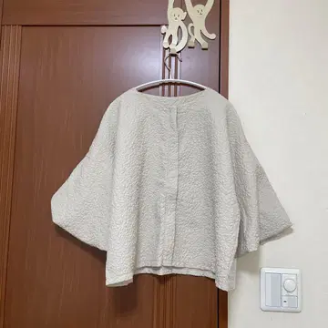 [라모드카지우라] 베이지 상의