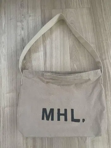 MHL. 마가렛호웰 로고 린넨 숄더백
