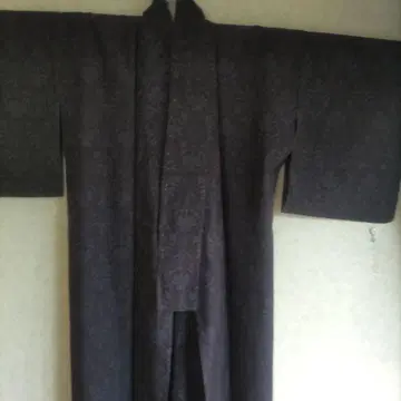 블랙 베이스에 파랑 패턴