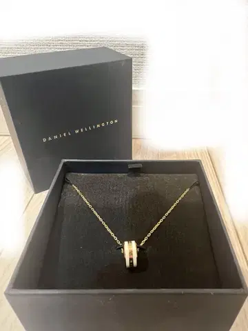 Daniel Wellington 핑크 골드 목걸이