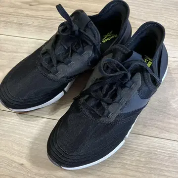 리복 메모리 테크 컴포트 스니커즈 블랙 24cm 작음