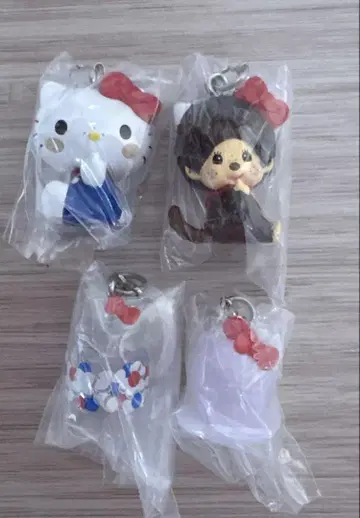 몬치치 x 헬로키티 메지루시 액세서리 가챠가챠