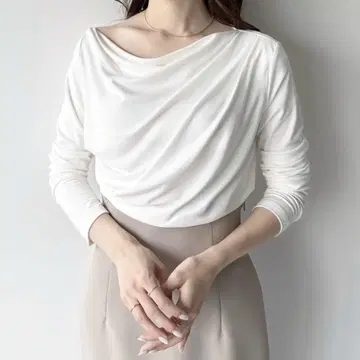 택 포함 새상품 mipiarl 화이트 S 얇은 소재 드레이프 상의
